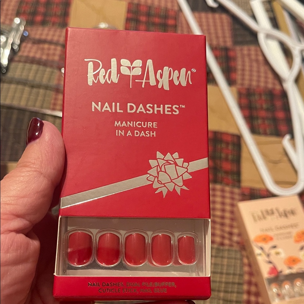 Red Aspen Red Nail Dashes